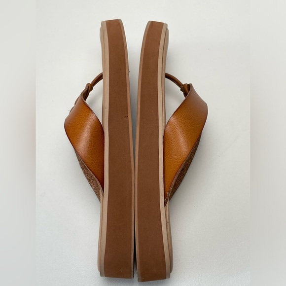 Old Navy Sandals Thong Brown Tan Slip On Faux Leather Footwear Flat Women's 8 - Picture 6 of 8